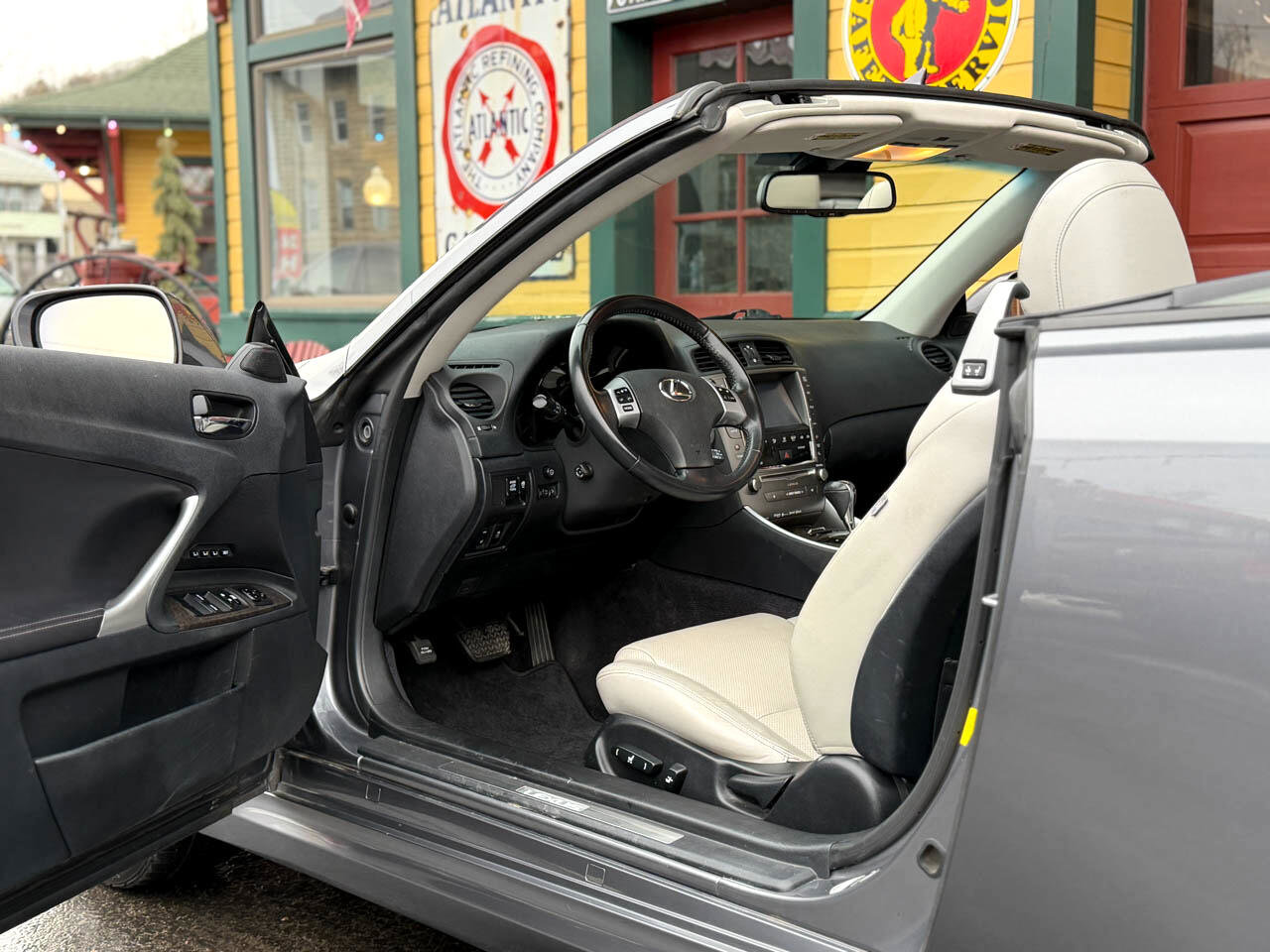 Used 2015 Lexus IS 250C 250 image 15