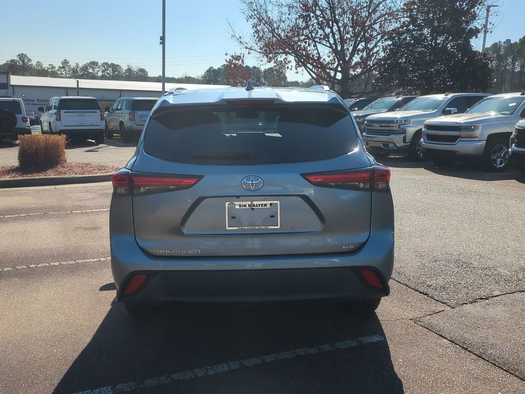 Used 2021 Toyota Highlander XLE image 4