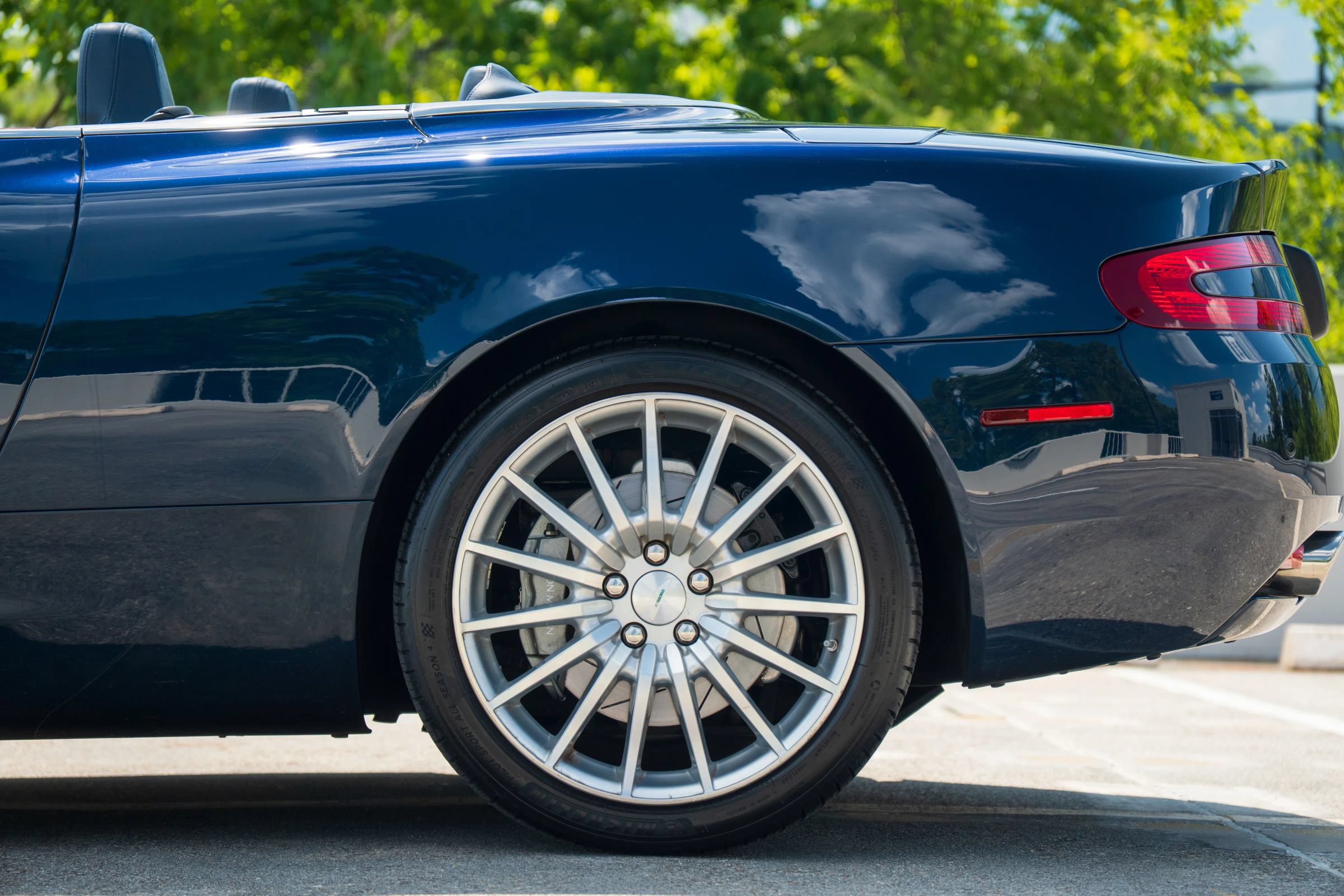 Used 2006 Aston Martin DB9 Volante RWD image 8
