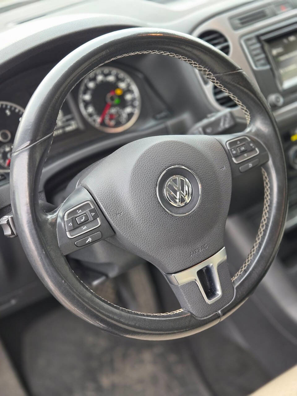 Used 2016 Volkswagen Tiguan S image 9