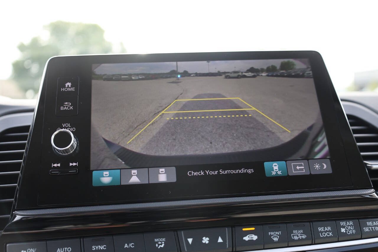 Used 2025 Honda Odyssey Touring image 25
