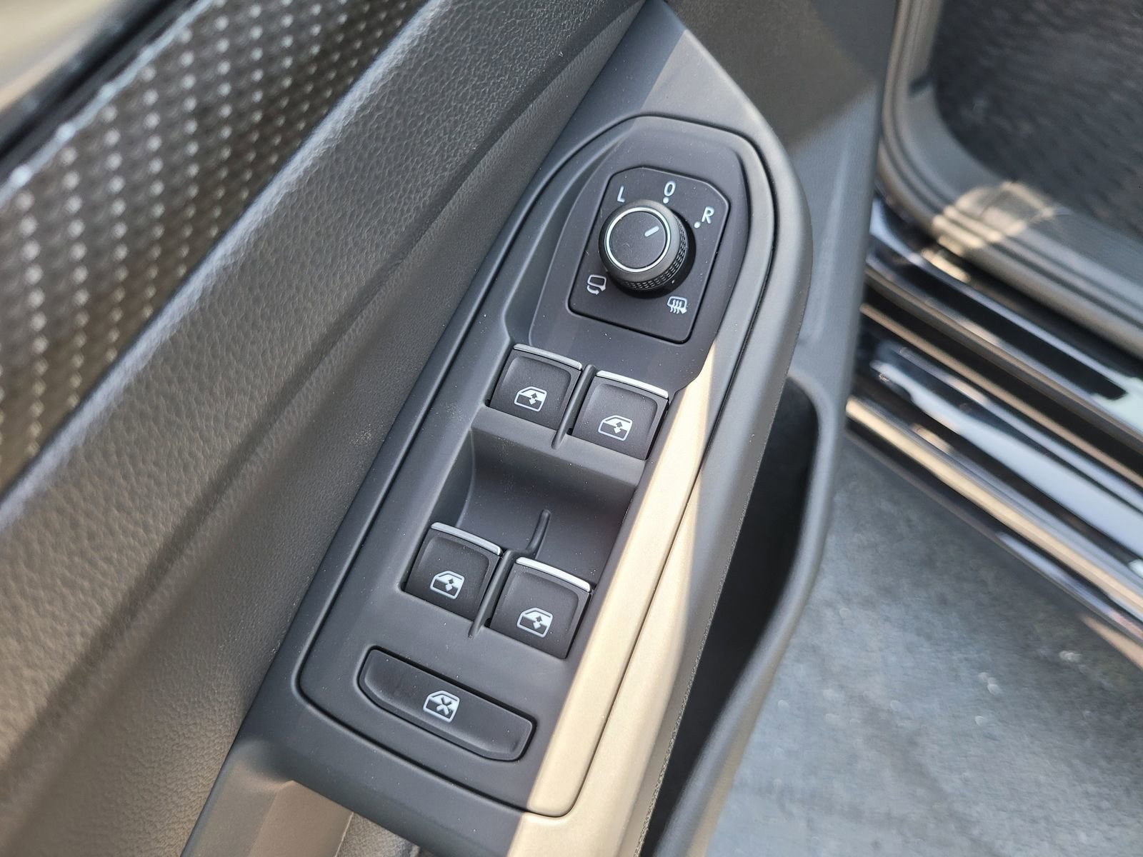 Used 2024 Volkswagen Golf R 2.0T image 17