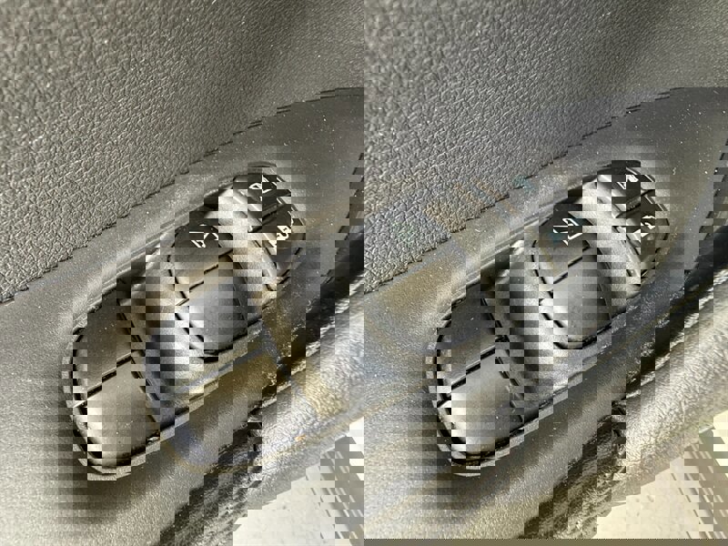 Used 2018 Nissan Rogue SL image 23