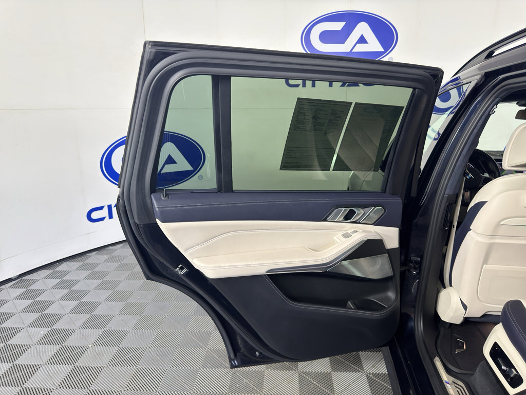 Used 2020 BMW X7 M50i AWD/4WD image 31