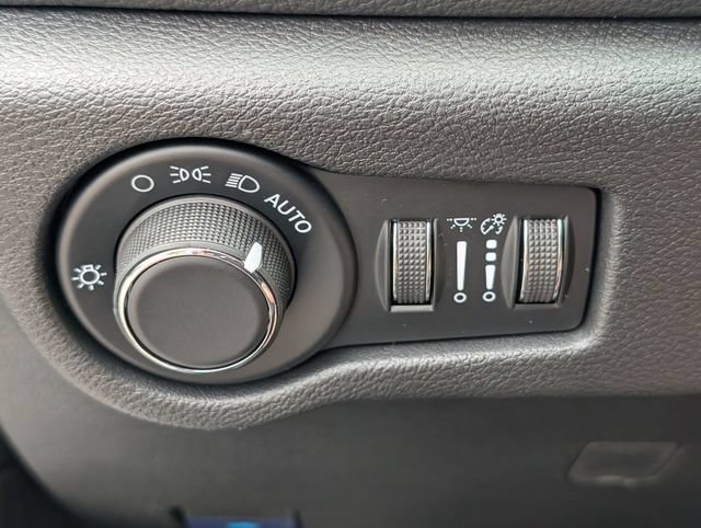 New 2027 Chrysler Pacifica Select FWD image 14