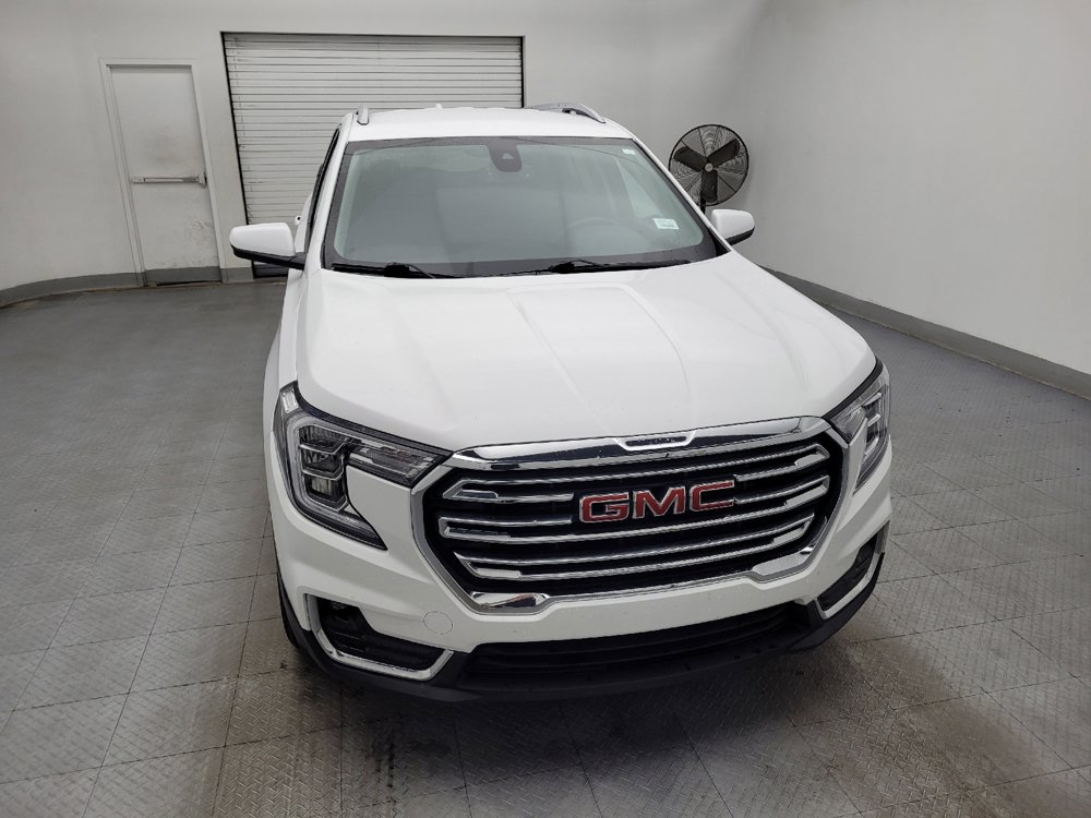 Used 2024 GMC Terrain SLT image 14