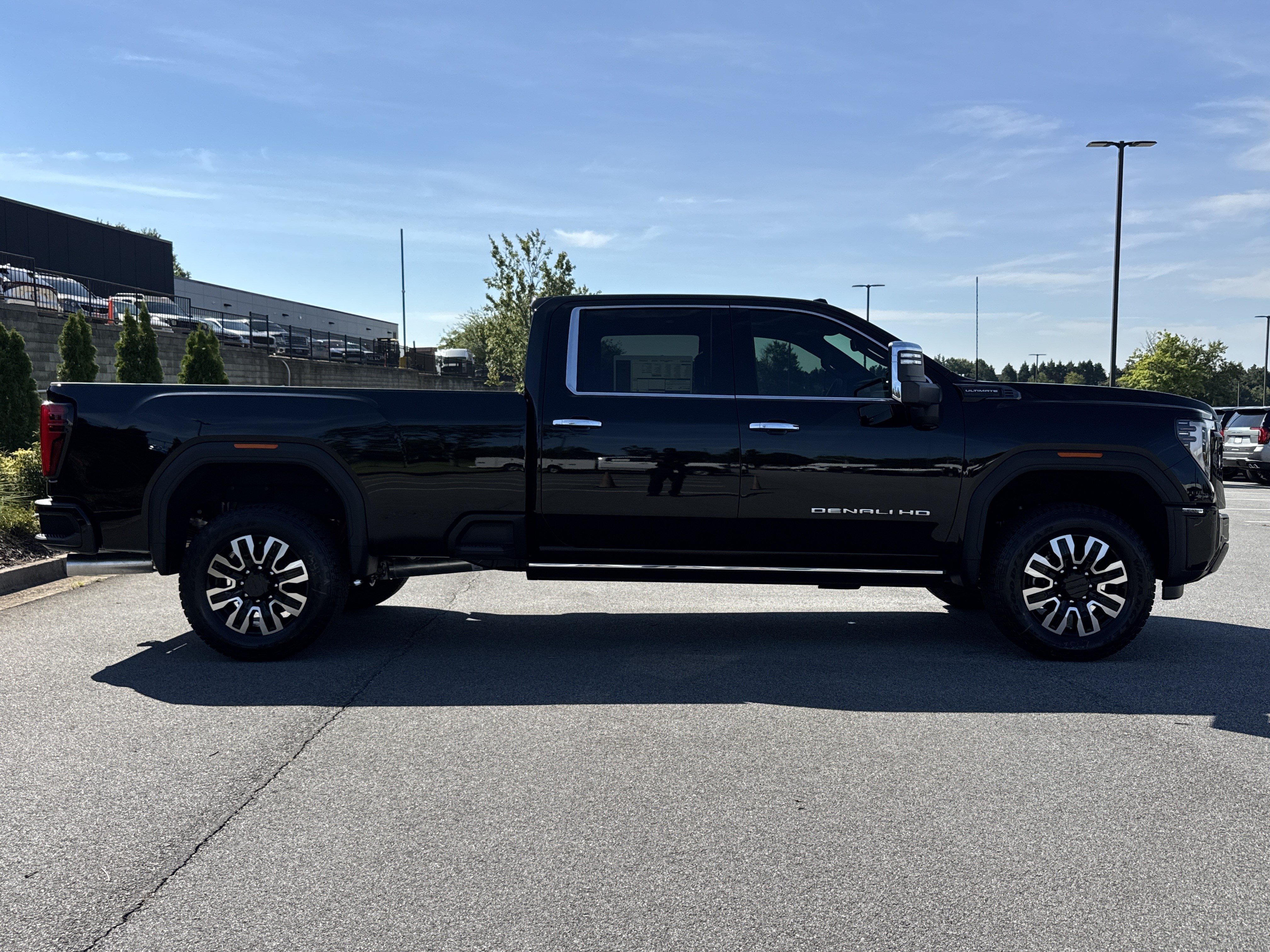New 2026 GMC Sierra 3500 Denali Ultimate AWD/4WD image 11