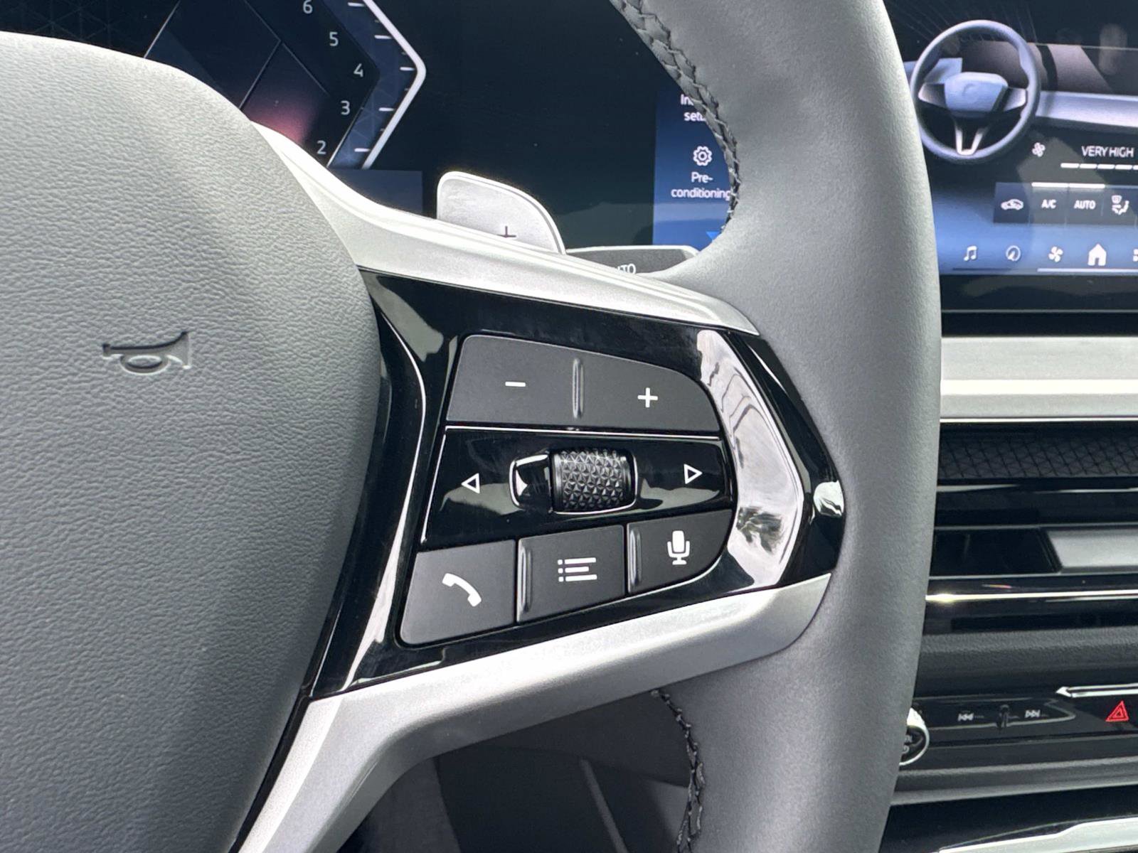 Used 2025 BMW 230i Coupe image 14