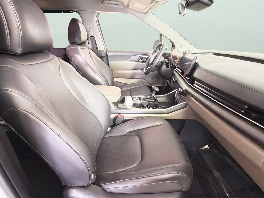 Used 2025 Kia Carnival EX FWD image 37
