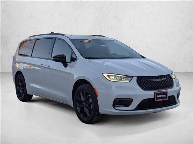 New 2026 Chrysler Pacifica Limited w/ S Appearance Package AWD/4WD image 7