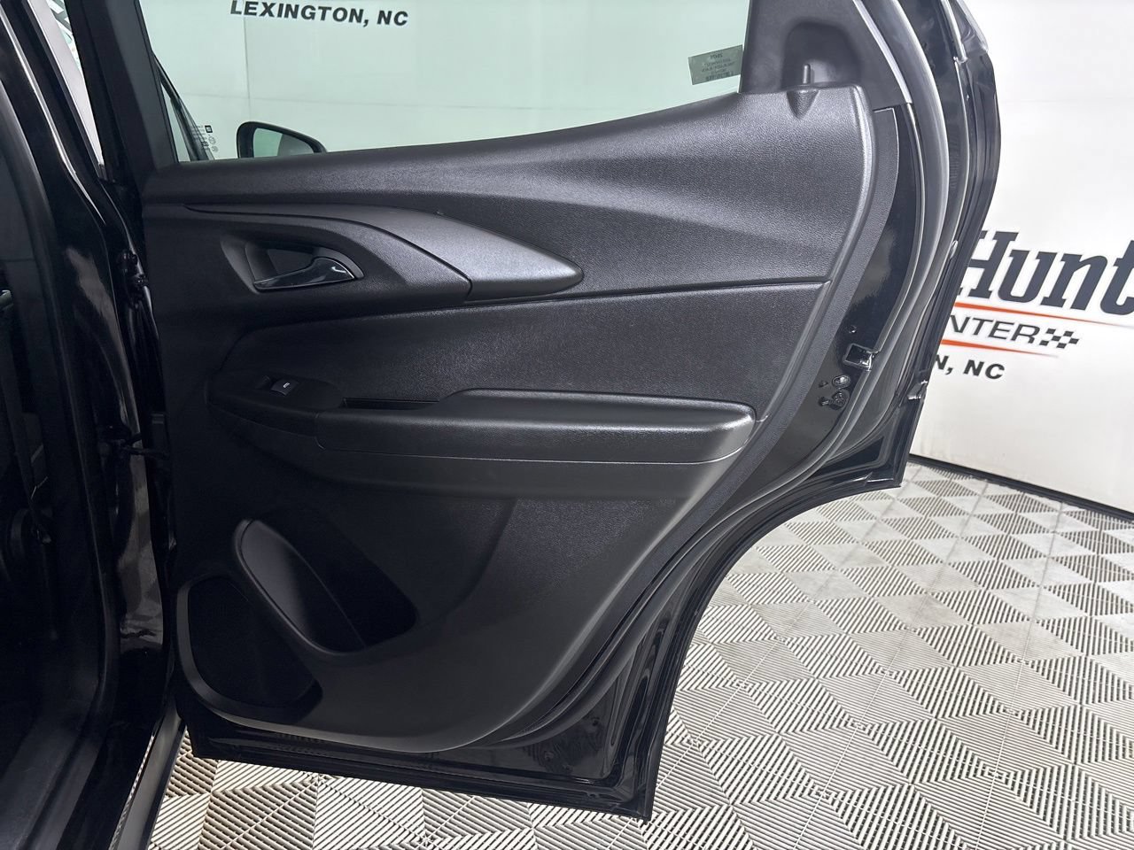 Used 2025 Chevrolet TrailBlazer LT AWD/4WD image 23
