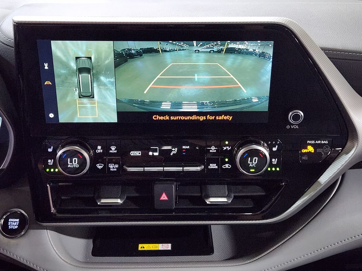 Used 2023 Toyota Highlander Platinum FWD image 37