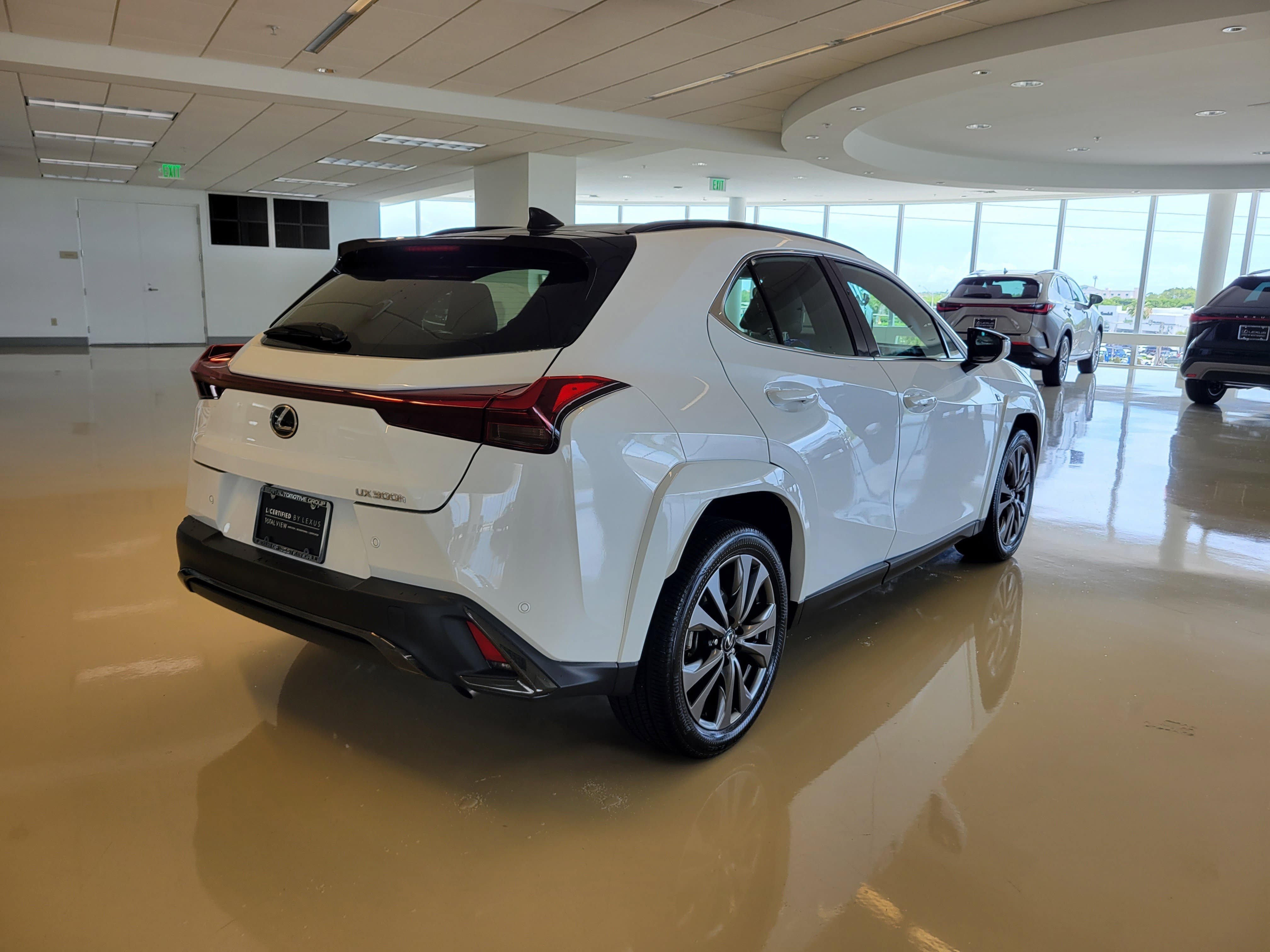 Used 2025 Lexus UX 300h FWD image 9