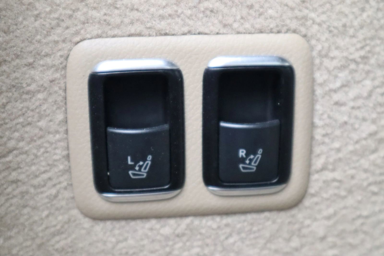 Used 2015 Mercedes-Benz GL 320 BlueTEC 4MATIC w/ Premium I Package image 29