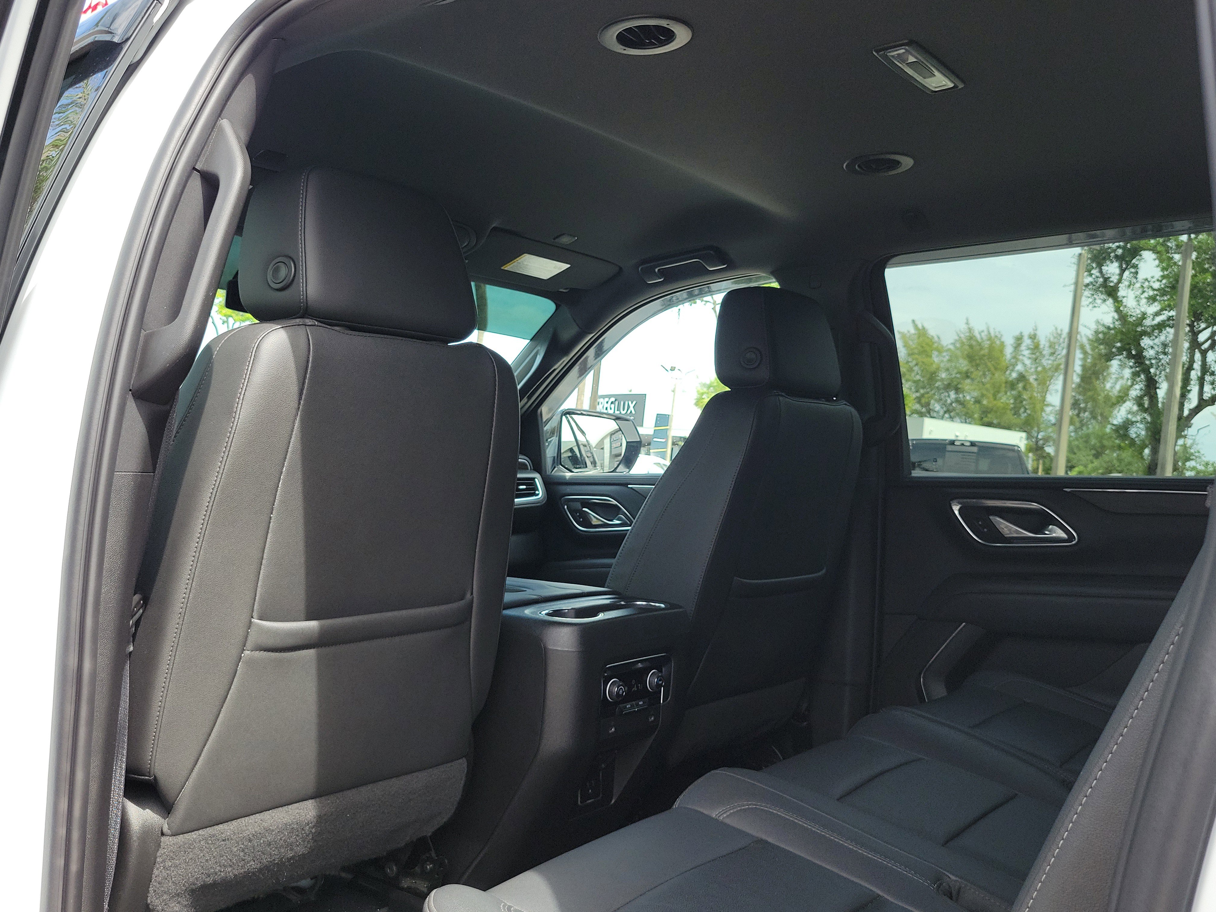 Used 2023 Chevrolet Suburban LT RWD image 15