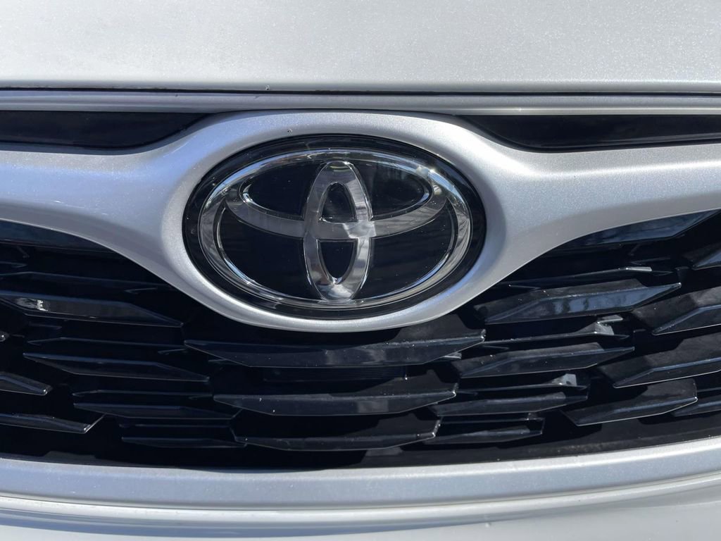 Used 2022 Toyota Highlander LE image 21