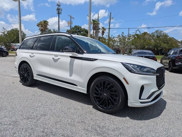 Used 2026 Lincoln Aviator Reserve w/ Luxury Package RWD image 2