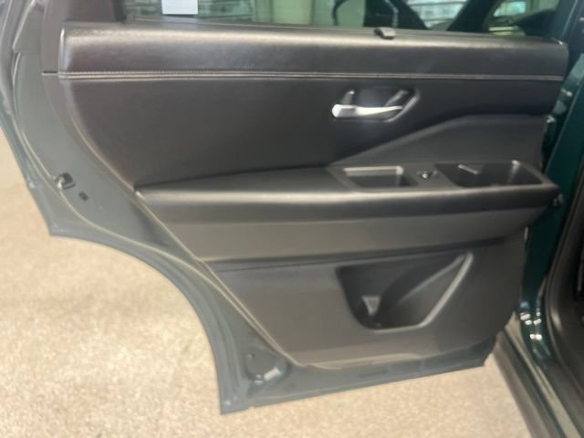 Used 2023 Nissan Pathfinder Platinum AWD/4WD image 33
