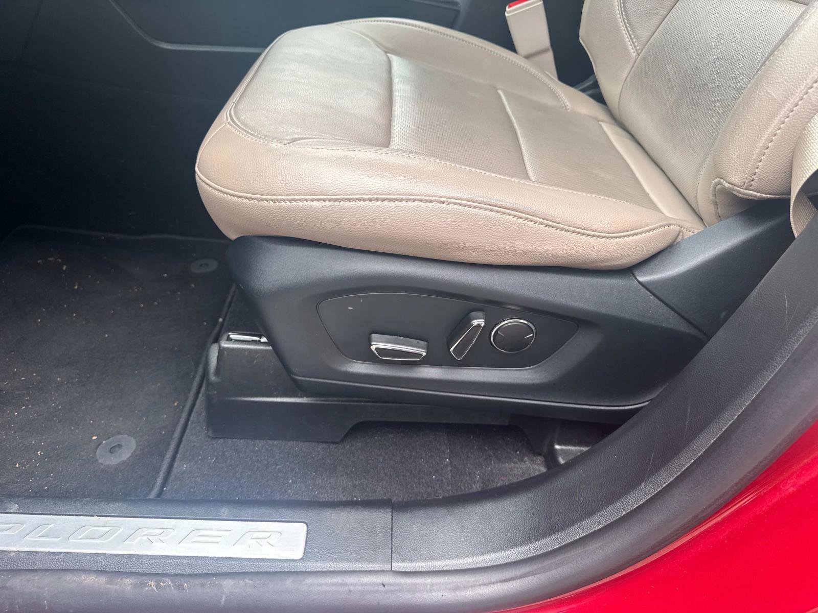 Used 2020 Ford Explorer Limited image 17