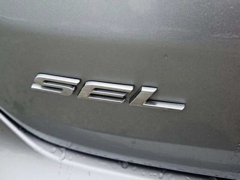 Used 2023 Ford Edge SEL image 12