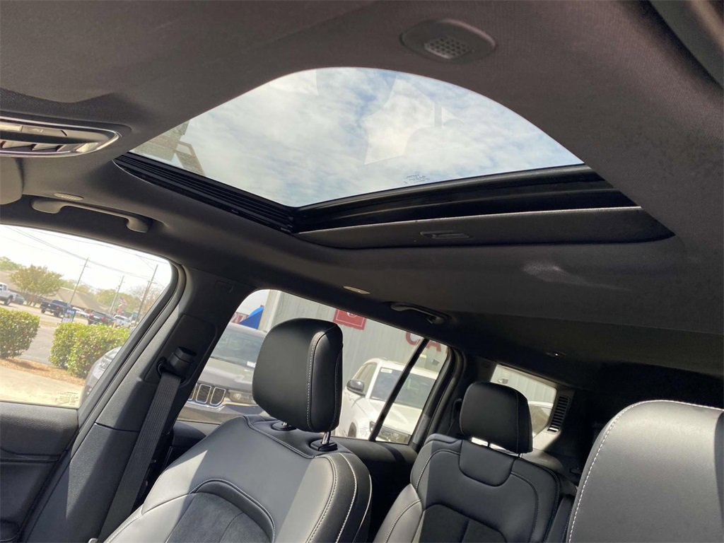 New 2025 Jeep Grand Cherokee L Altitude image 41