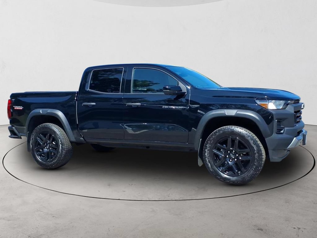 Used 2024 Chevrolet Colorado Trail Boss w/ Technology Package AWD/4WD image 4