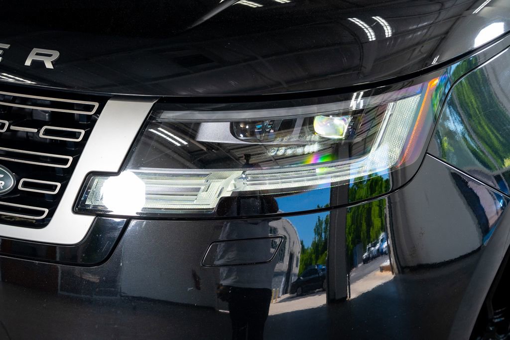 Used 2022 Land Rover Range Rover SE AWD/4WD image 4