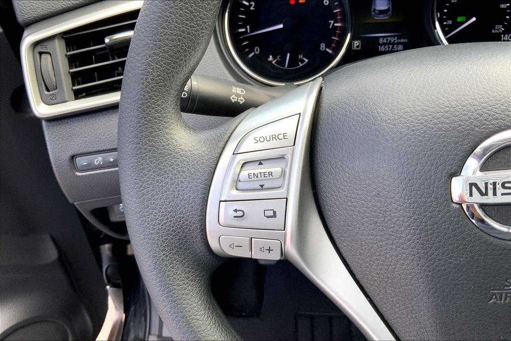 Used 2016 Nissan Rogue S FWD image 11