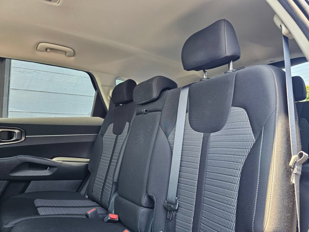 Used 2023 Kia Sorento LX AWD/4WD image 17