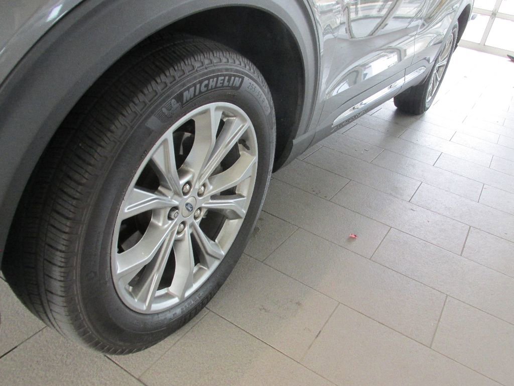 Used 2024 Ford Explorer XLT w/ Equipment Group 202A image 13