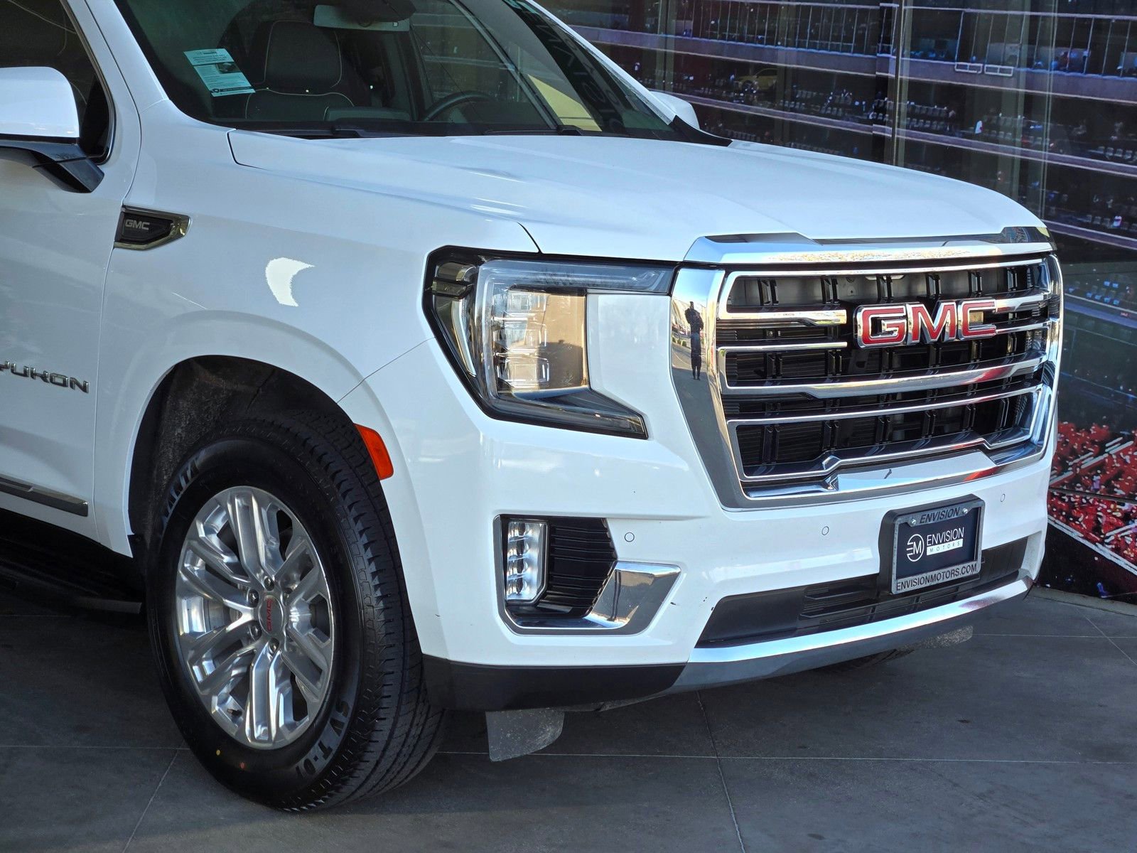 Used 2024 GMC Yukon XL SLT image 2