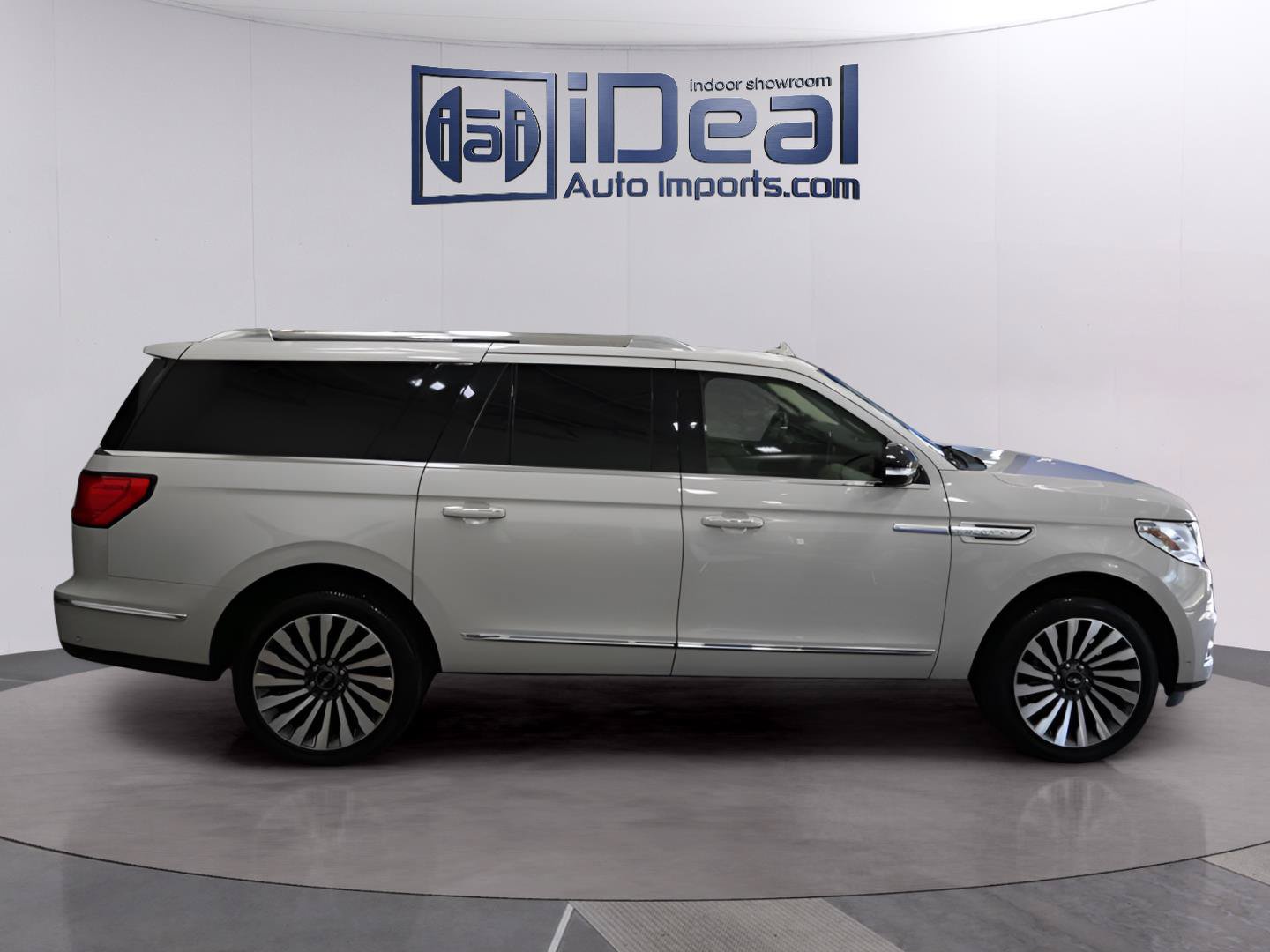 Used 2021 Lincoln Navigator L Reserve w/ Luxury Package AWD/4WD image 6