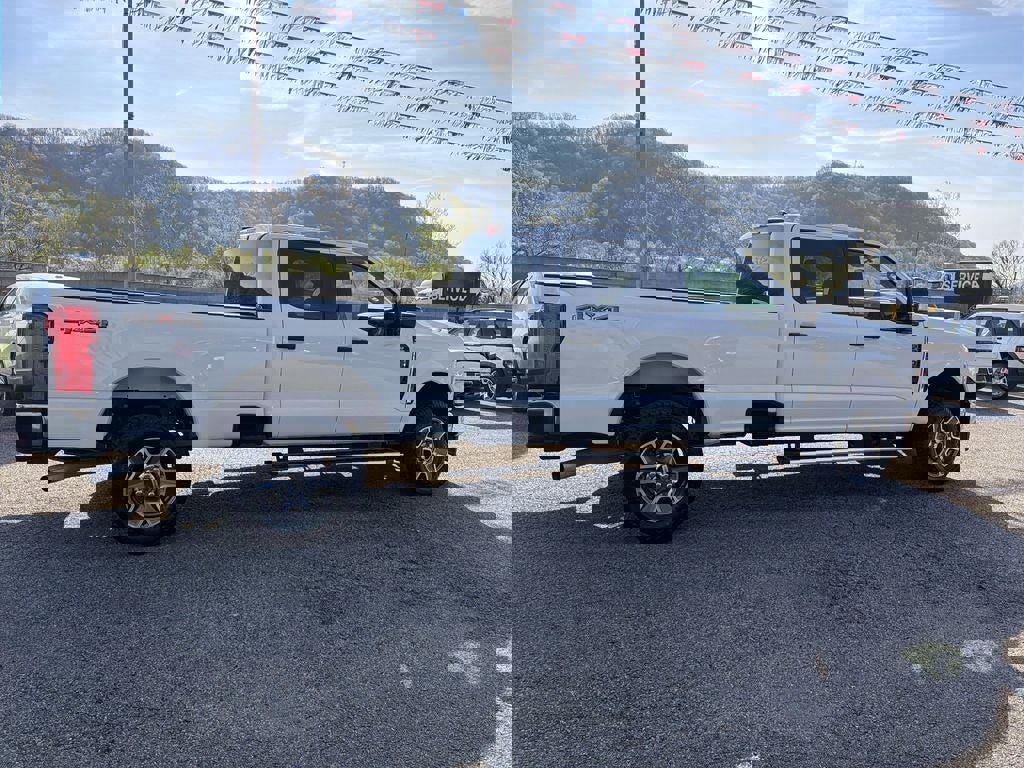 Used 2025 Ford F250 XLT image 3