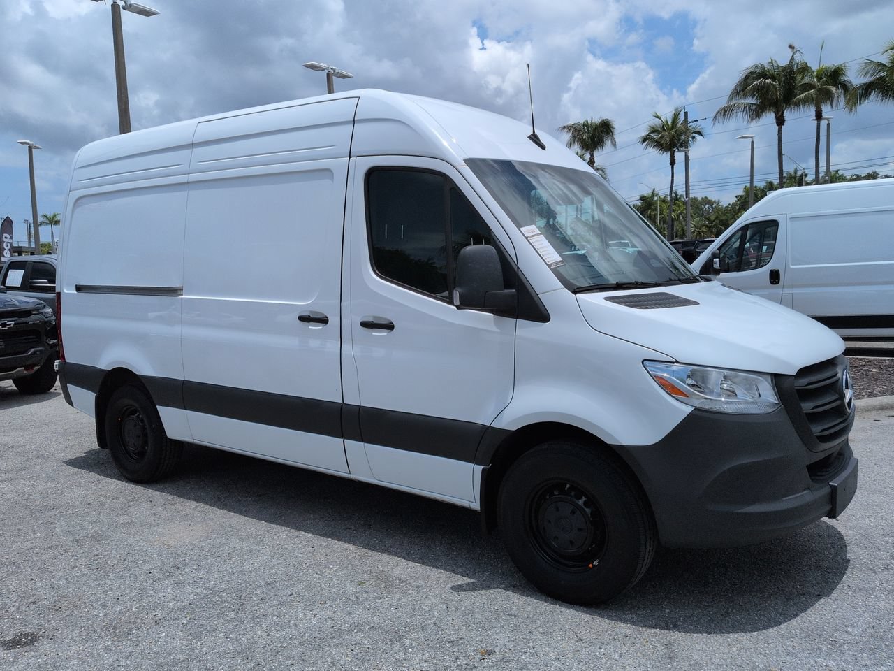 Used 2025 Mercedes-Benz Sprinter 2500 image 2