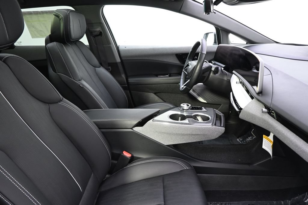 Certified 2025 Cadillac Optiq Luxury 2 w/ LPO, Floor Liner Package AWD/4WD image 16