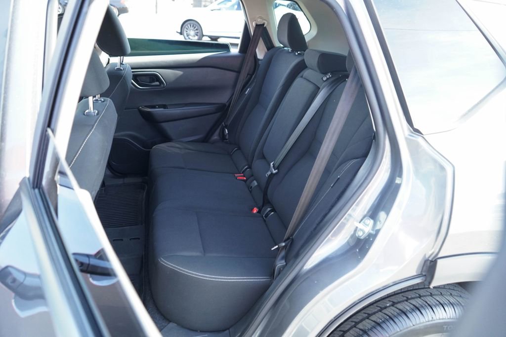 Used 2025 Nissan Rogue S image 31