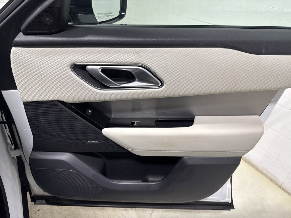 Used 2023 Land Rover Range Rover Velar R-Dynamic S image 33