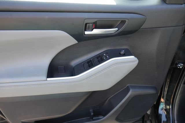 Used 2023 Toyota Highlander XLE FWD image 27