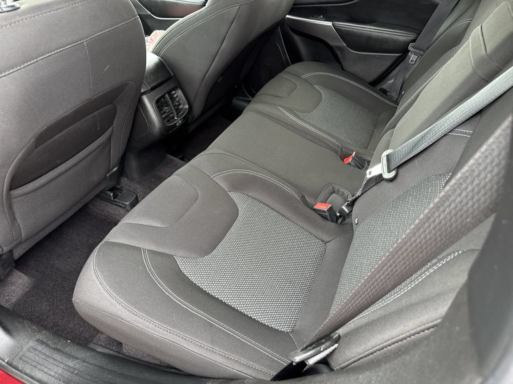 Used 2019 Jeep Cherokee Latitude w/ Cold Weather Group AWD/4WD image 14