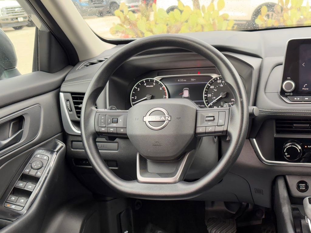 Used 2025 Nissan Rogue S image 23