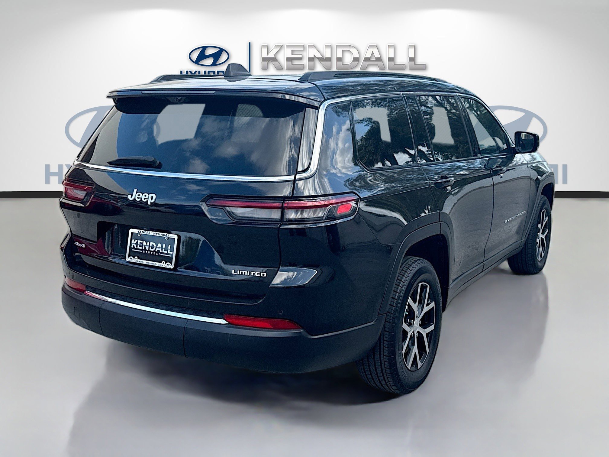 Used 2024 Jeep Grand Cherokee L Limited w/ Luxury Tech Group II image 6