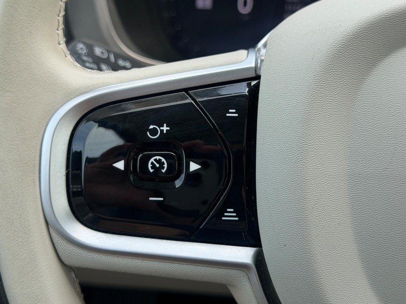 Certified 2026 Volvo XC60 B5 Ultra AWD/4WD image 17
