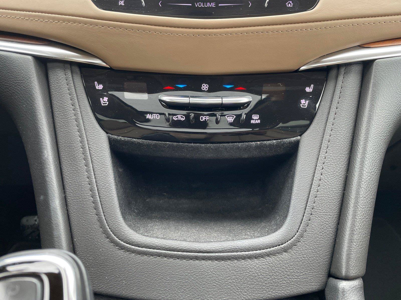 Used 2019 Cadillac XT5 Platinum AWD/4WD image 11