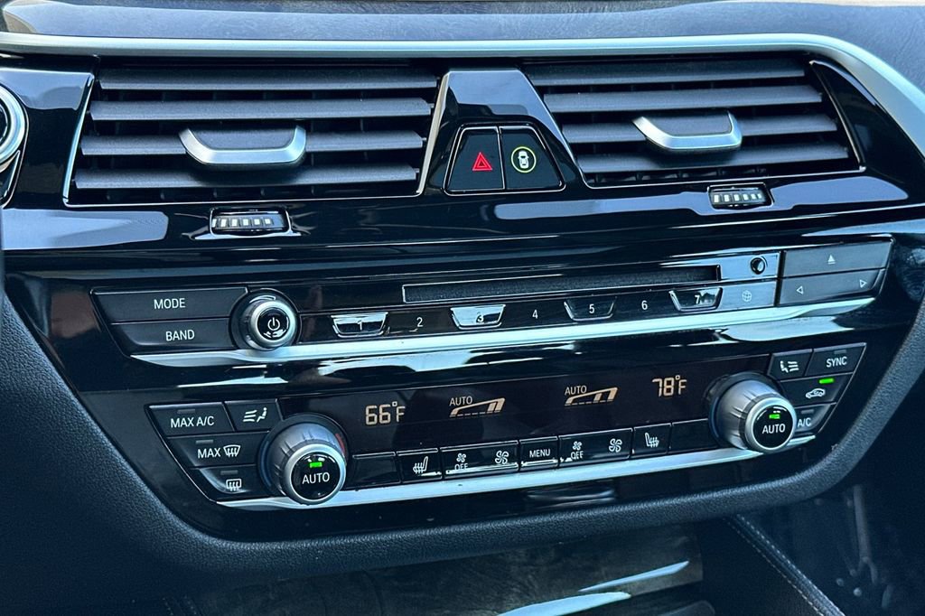 Used 2019 BMW 530e w/ M Sport Package image 22