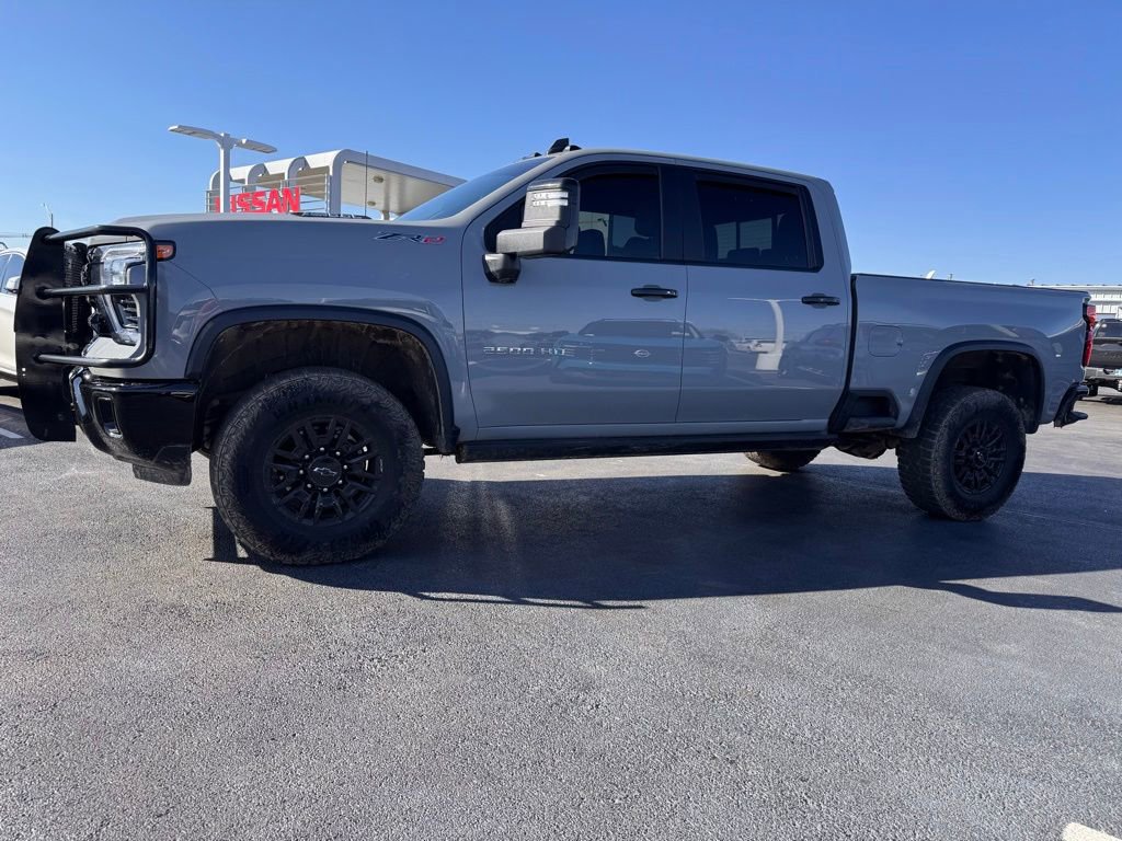 Used 2024 Chevrolet Silverado 2500 ZR2 w/ Technology Package image 2