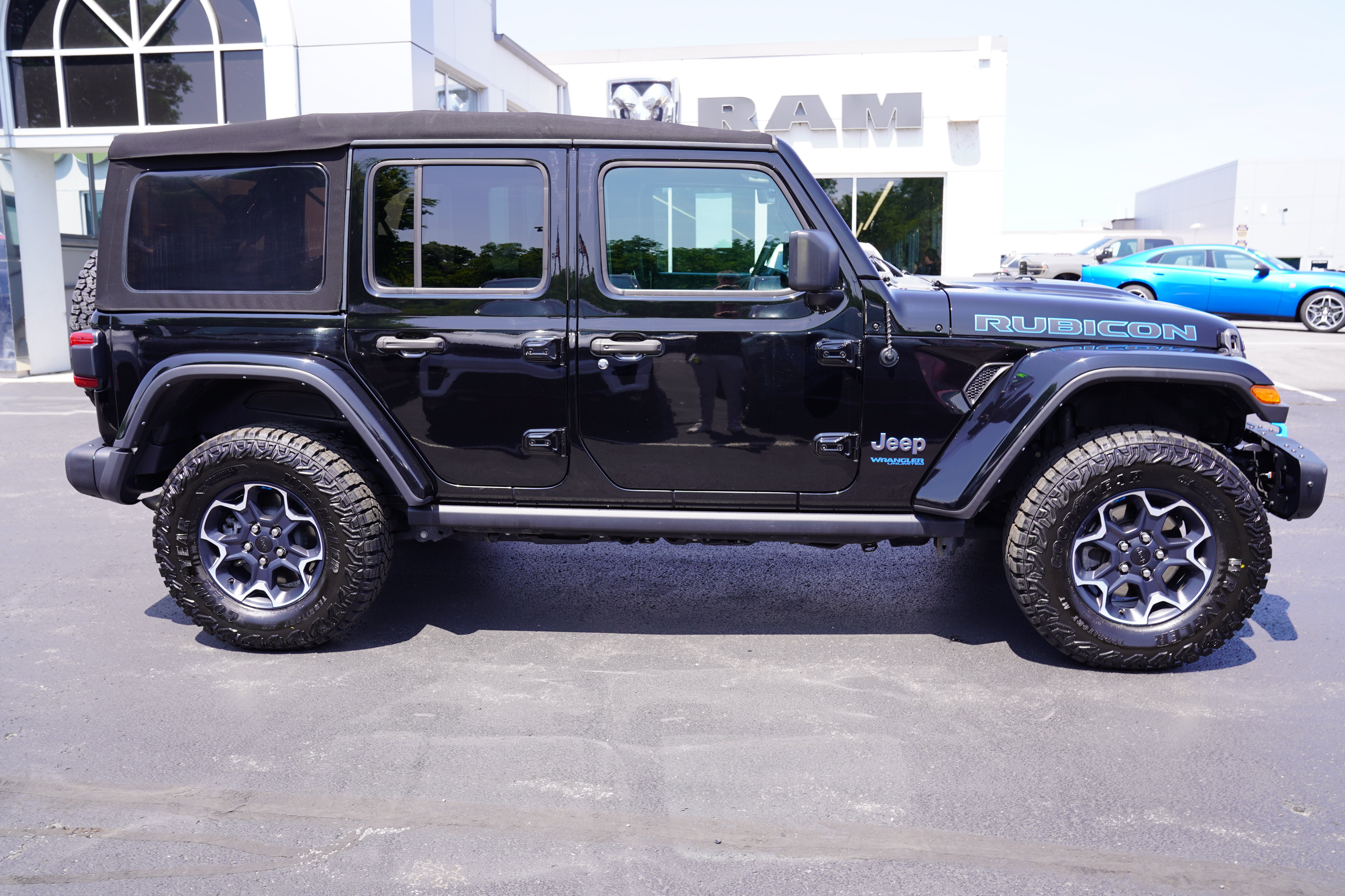 Used 2022 Jeep Wrangler Unlimited Rubicon 4xe w/ Steel Bumper Group AWD/4WD video 2