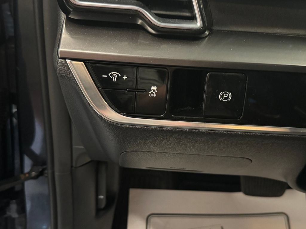 Used 2023 Kia Sportage EX AWD/4WD image 18