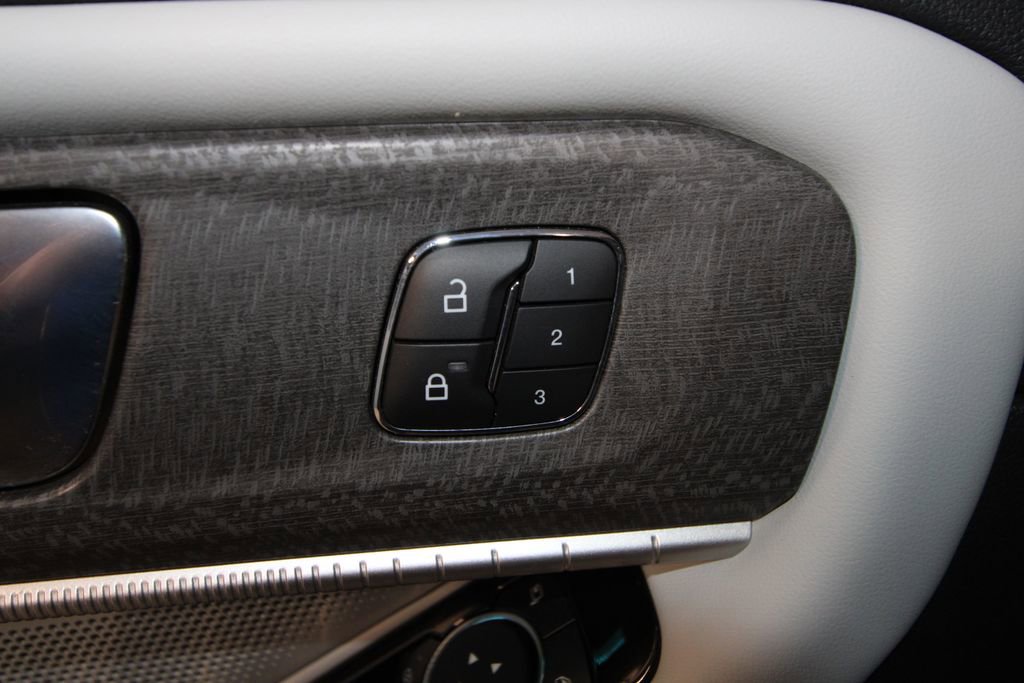 Used 2025 Ford Explorer Platinum w/ LUX Leather Package image 9
