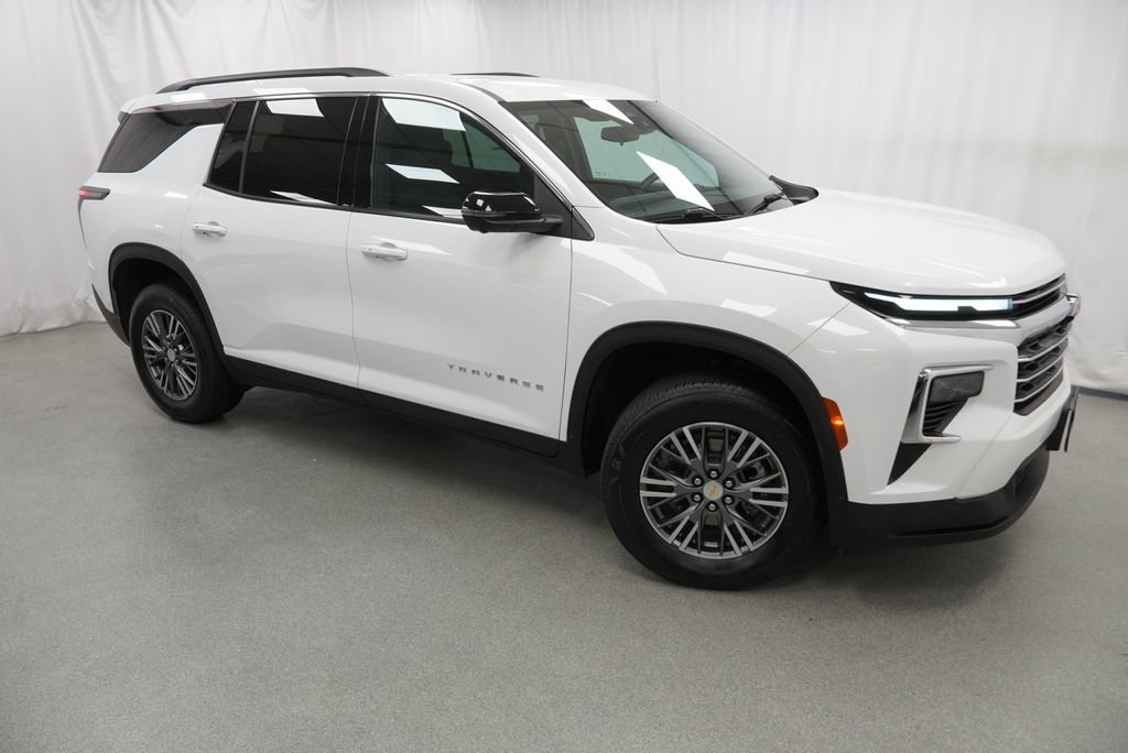 Certified 2024 Chevrolet Traverse LT w/ Trailering Package FWD image 6
