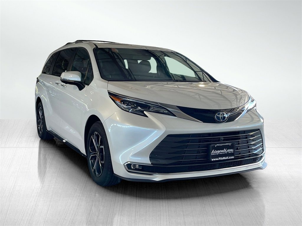 Certified 2025 Toyota Sienna Platinum image 1